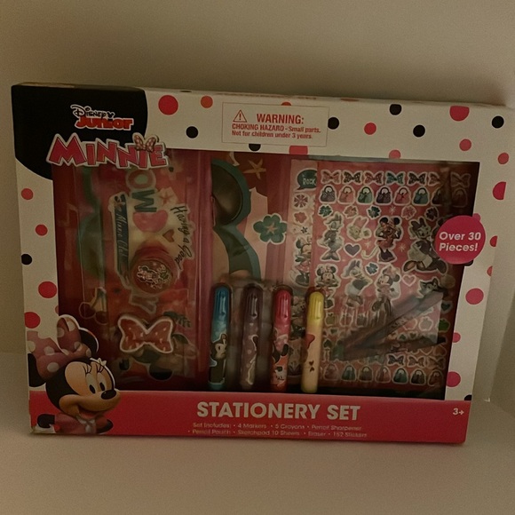 Minnie Mouse  set: markers, crayons, sharpener, pouch, eraser, stickers, sheets - Picture 7 of 17